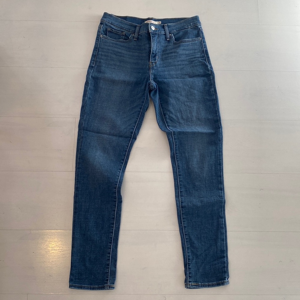 Levi’s 311 - women’s shaping skinny Jean. 29.